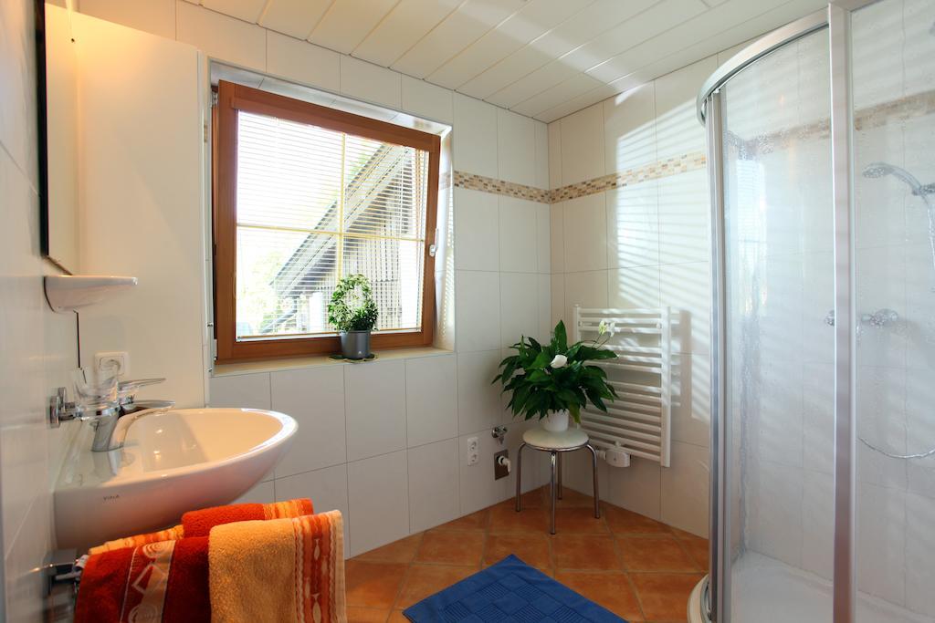 Haus Hirzinger Apartment Brixen im Thale Ruang foto