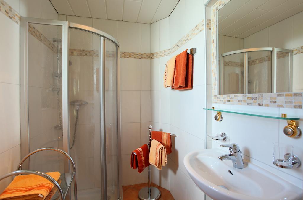 Haus Hirzinger Apartment Brixen im Thale Ruang foto